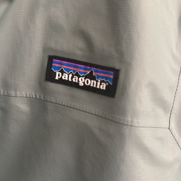 NWT- Patagonia Torrentshell 3L rain jacket - Size XS - Picture 3 of 10